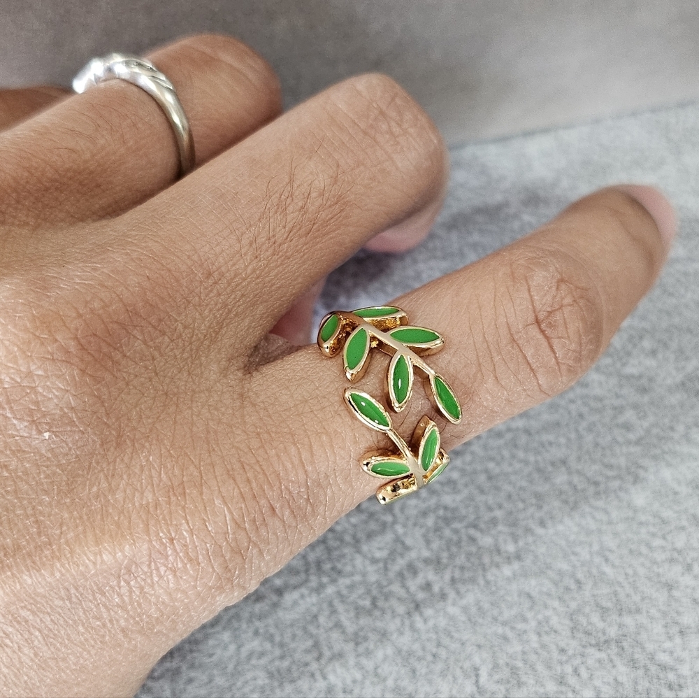 Tree Leaf Open Ring - Picture 3 of 4